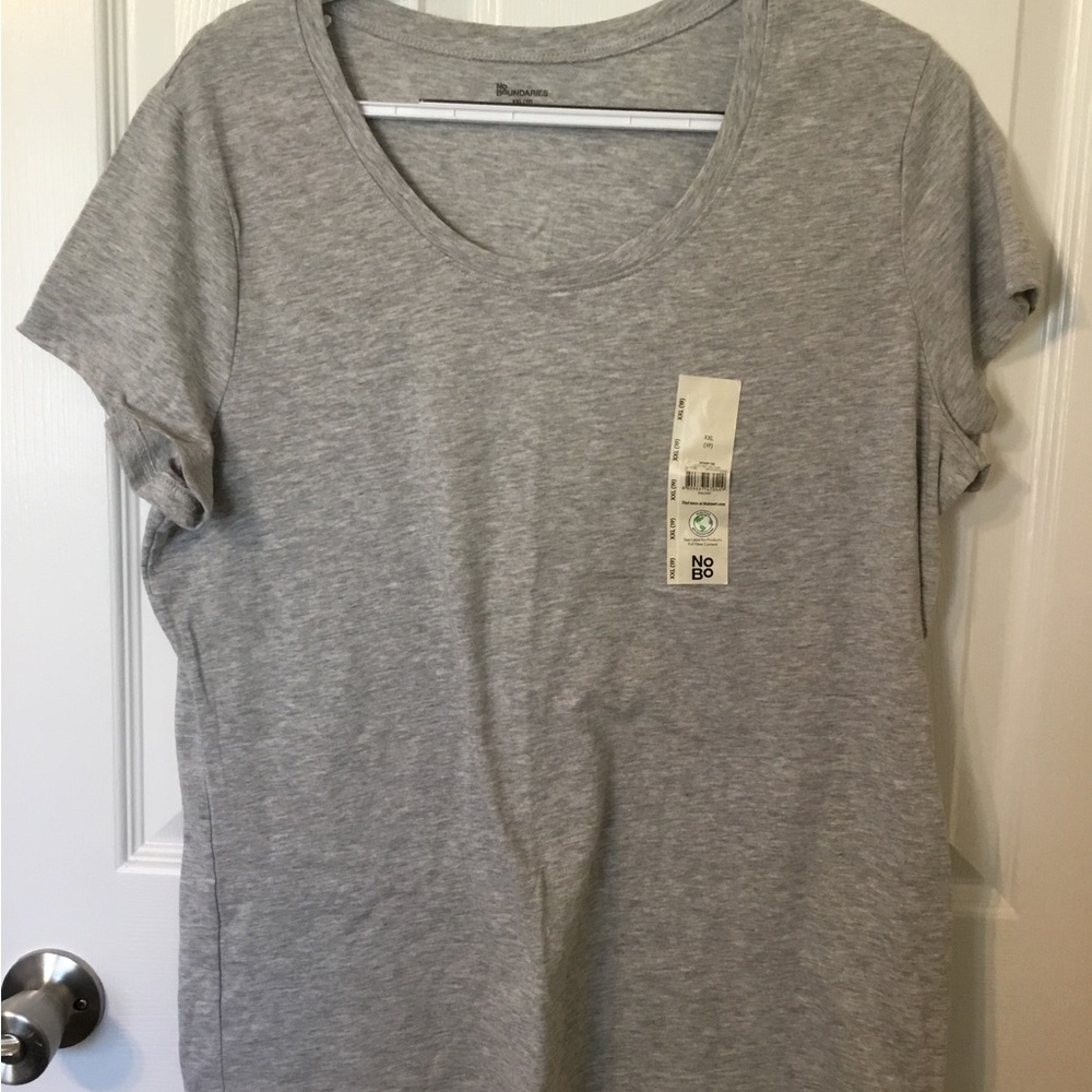 JUNIORS NO BOUNDARIES GREY T-SHIRT